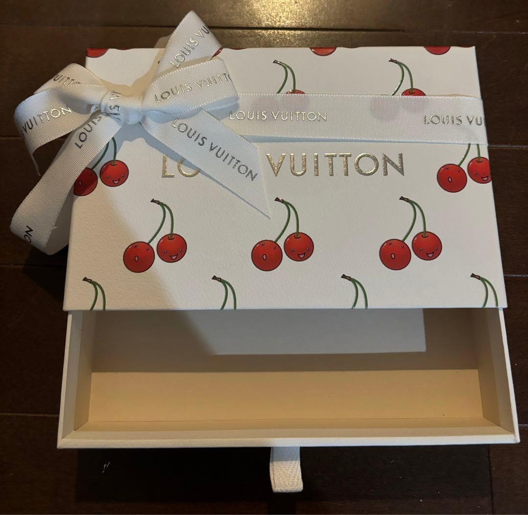 つきこLOUIS VUITTON ギフトボックス チェリー柄