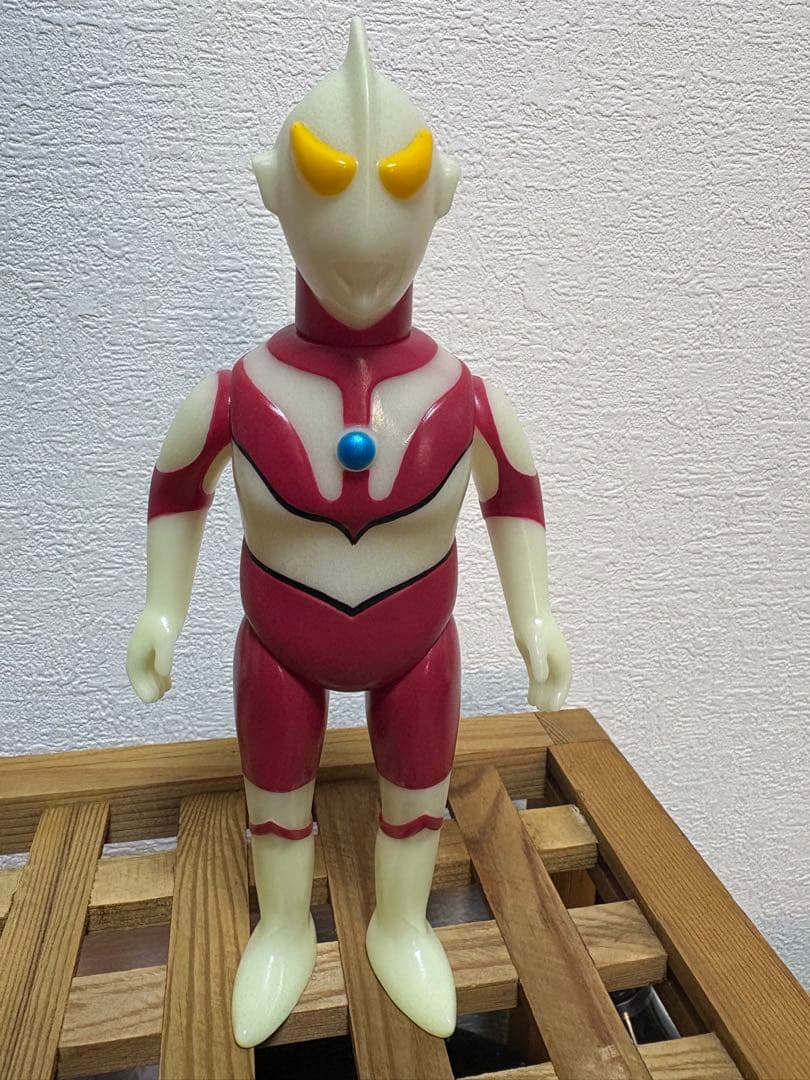 ニセウルトラマン　蓄光　スチャダラパーソフビ