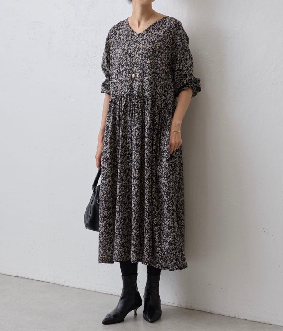 【24SS美品】BEARDSLEY プリントギャザーワンピース　ブラック