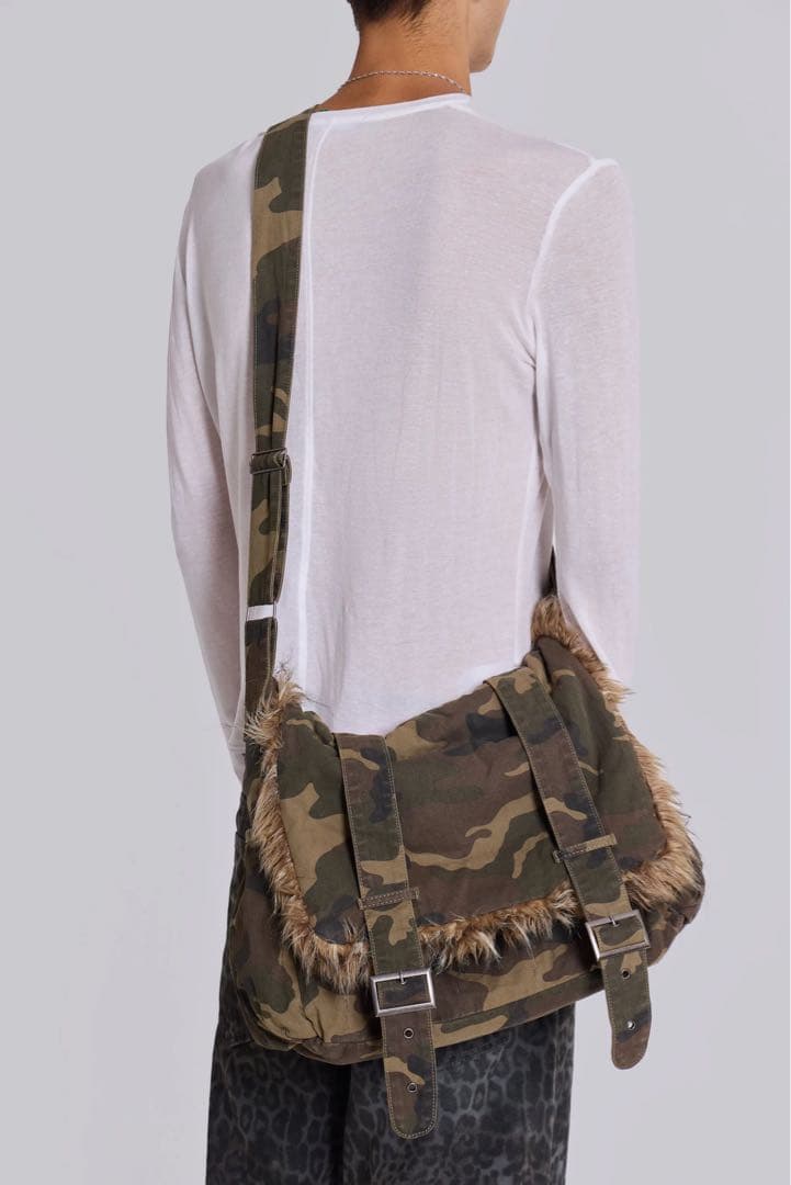 新品 Jaded London 迷彩柄ファー付きショルダーバッグ