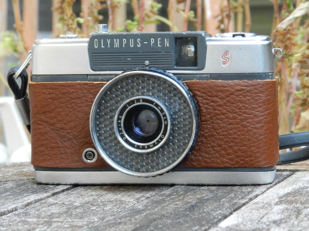 本革　　ブラウン　OLYMPUS-PEN EE-S ハーフフレイムフィルムカメラ