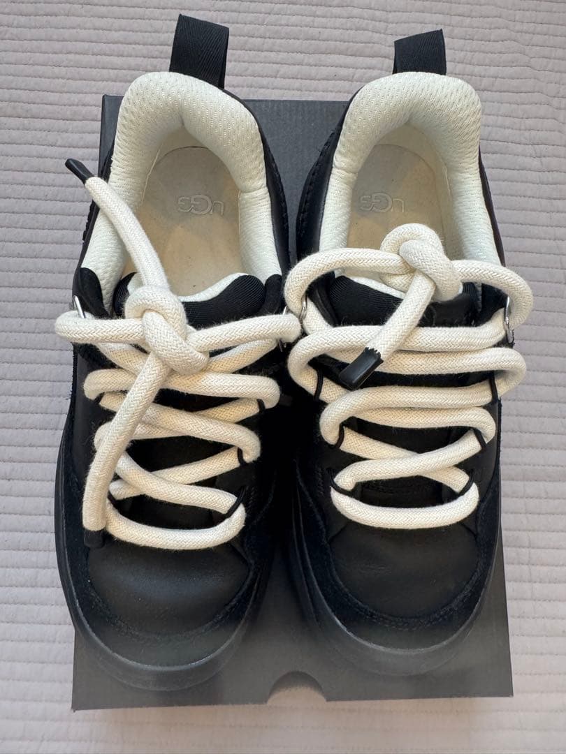 UGG スニーカー