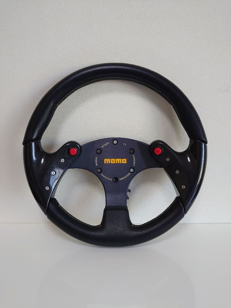 MOMO ステアリング F-1 Concept
