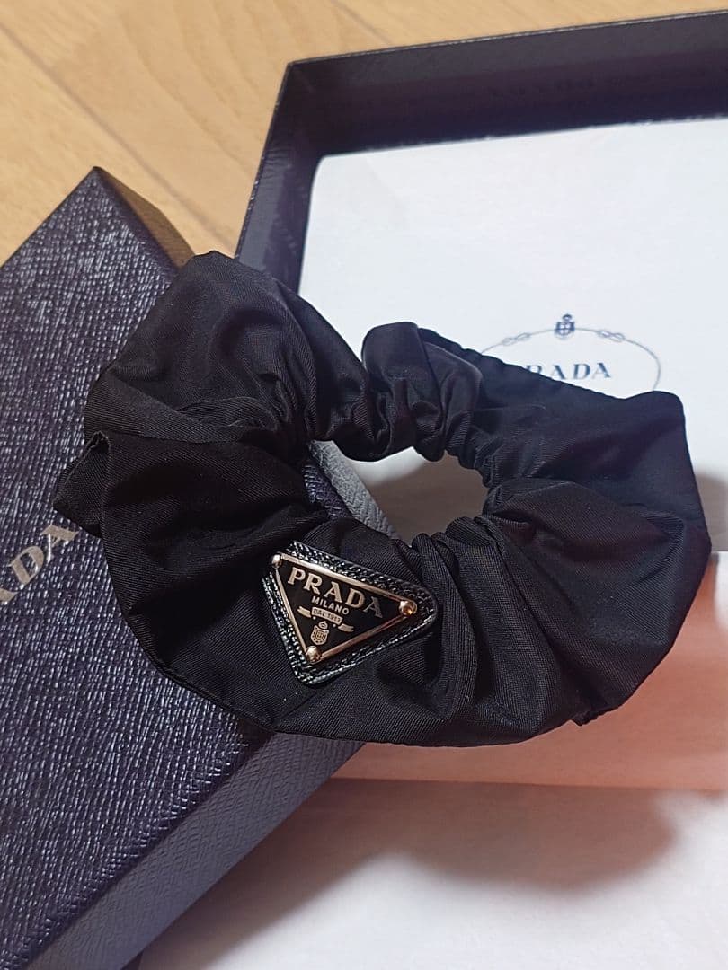 PRADA ブラック ナイロン シュシュ
