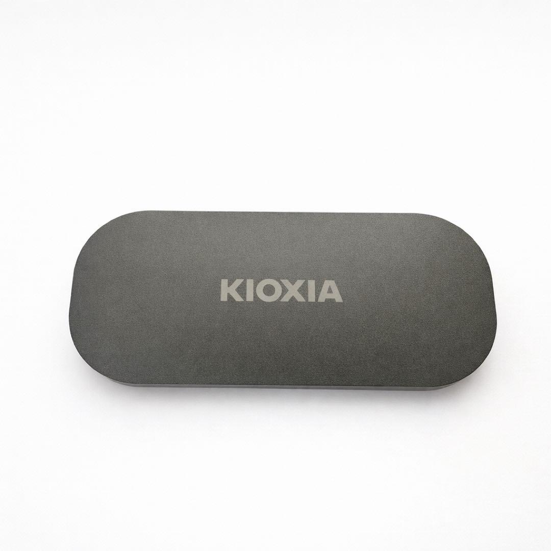 KIOXIA EXCERIA PLUS 2TB ポータブルSSD 専用ケース付き