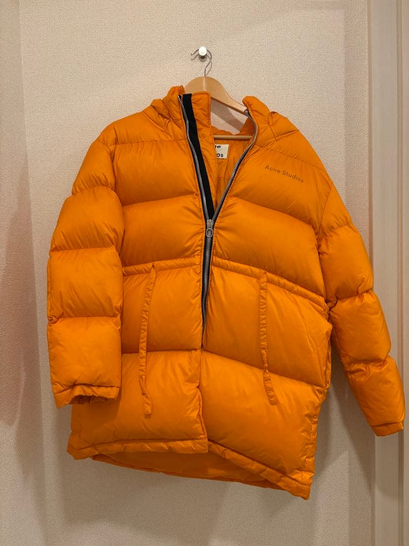 Acne Studios オレンジ ダウンジャケット