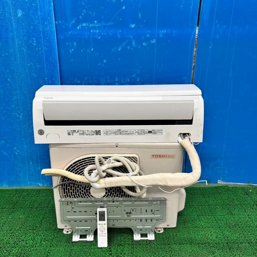642 ルームエアコン　2022年製　容量2.2kw 6畳〜8畳向け　美品