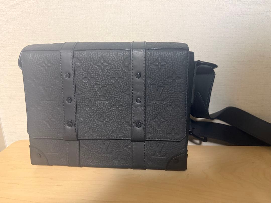 ルイヴィトン トリヨン モノグラム トランク メッセンジャー PM M57726