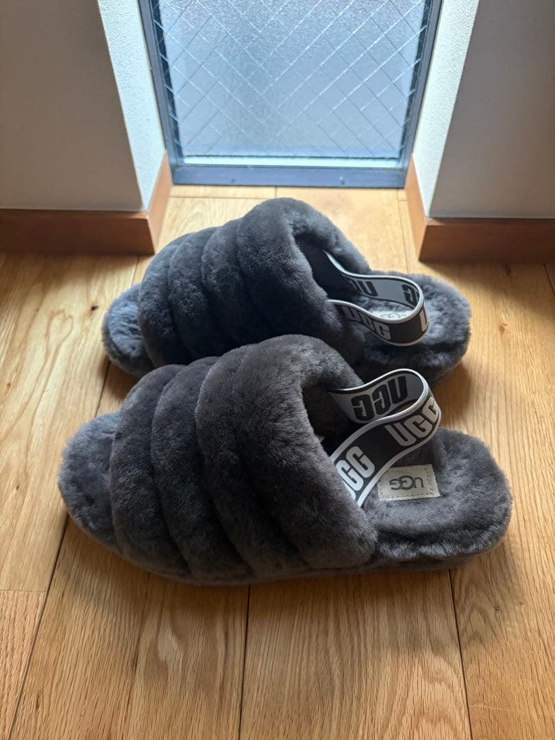 靴 UGG Fluff Yeah