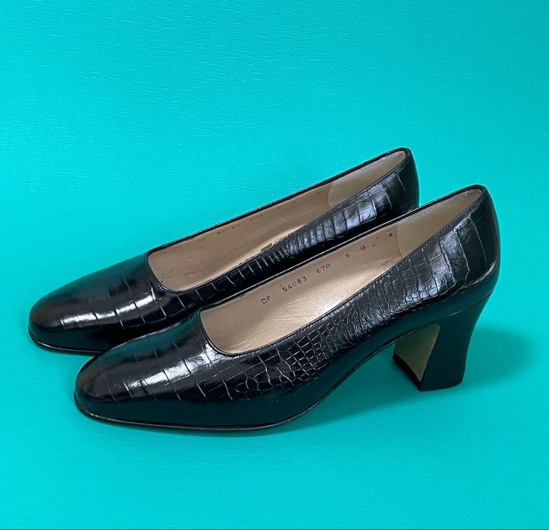 あ*こ様 Ferragamo ブラックレザー パンプス 中ヒール